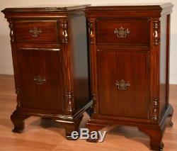 1910s pair of English Chippendale mahogany nightstands bed side tables