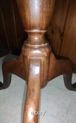 1920s American Chippendale Mahogany Tilt-Top Table With Maple Marquetry. BEAUTIFUL