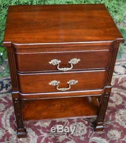1920s Georgetown Galleries Chippendale solid mahogany nightstands bedside tables