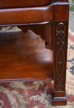 1920s Georgetown Galleries Chippendale solid mahogany nightstands bedside tables