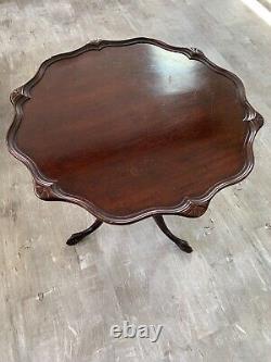 1930's Vintage Chippendale Style Pie Crust Ball & Claw Foot Table