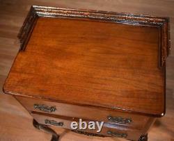 1940s Vintage Chippendale Mahogany Nightstands / bedside tables