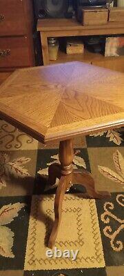1960's Tilt-top Chippendale Oak Veneer Tilt-top Table