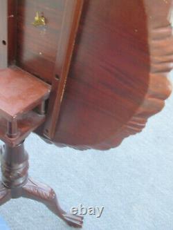 62617 Tilt Top Mahogany Lamp Table Stand Nightstand