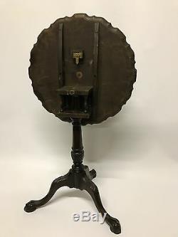 A Chippendale Style Antique Mahogany Tilt Top Table