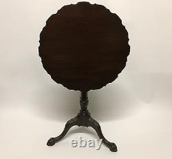 A Chippendale Style Antique Tilt Top Table