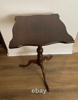 ANTIQUE CHIPPENDALE Or Federal TILT TOP CANDLE TABLE CUTE
