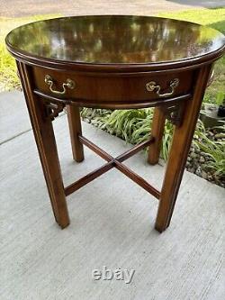 Altavista Lane Traditional Chippendale Style 24 Round Banded End Side Table