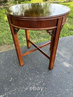 Altavista Lane Traditional Chippendale Style 24 Round Banded End Side Table