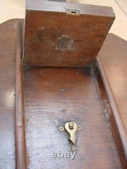 Antique 18C English Chippendale Mahogany Pie Crust Tip Table