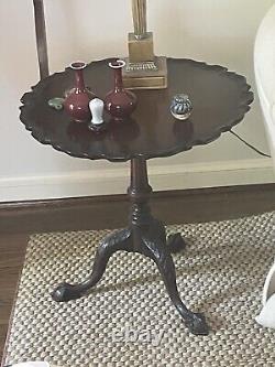 Antique Chippendale Carved Mahogany Pie Crust Tilt Top Table 19th century