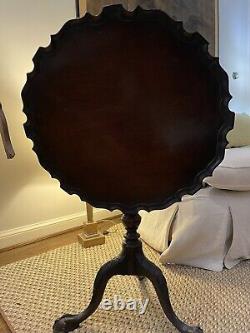 Antique Chippendale Carved Mahogany Pie Crust Tilt Top Table 19th century