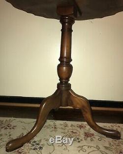 Antique Chippendale Style Mahogany Pie Crust Table 3 Legs Scalloped Edge
