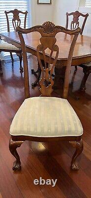 BEAUTIFUL Mahogany Chippendale Dining Table (6 Chairs)