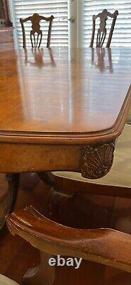 BEAUTIFUL Mahogany Chippendale Dining Table (6 Chairs)