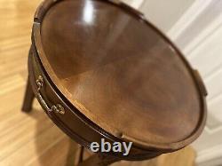 Baker Furniture Chinese Chippendale Carved Mahogany Drum Side Accent Table 26