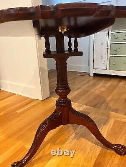 Baker Historic Charleston Carved Chippendale Hahogany Pie Crust Tilt Top Table