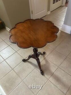 Baker Historic Charleston Collection Mahogany Piecrust Tilt-Top Table