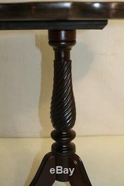 Beautiful Chippendale Mahogany Scalloped Pie Crust Round Side End Table