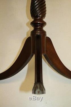 Beautiful Chippendale Mahogany Scalloped Pie Crust Round Side End Table