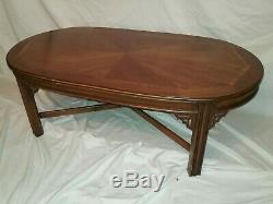 Beautiful Vtg LANE Mahogany Walnut Oval Coffee Table Chinese Chippendale Asian