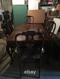 Chippendale Dining Room Table Set Includes six chairs and 5 leaves