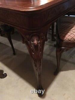 Chippendale Dining Room Table Set Includes six chairs and 5 leaves