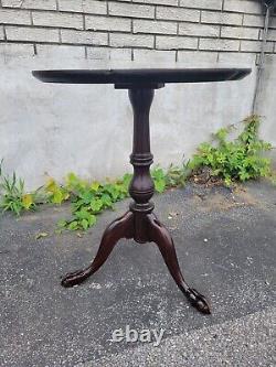 Elegant 1930s English Chippendale Piecrust Mahogany Table