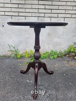 Elegant 1930s English Chippendale Piecrust Mahogany Table