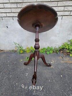 Elegant 1930s English Chippendale Piecrust Mahogany Table