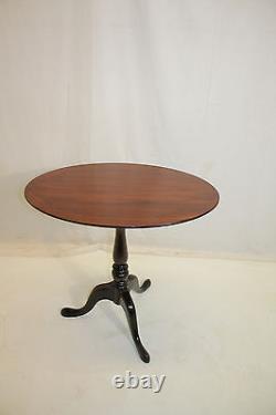 English Queen Ann Chippendale End Side Table with Incised Tilted Top, C. 1920s