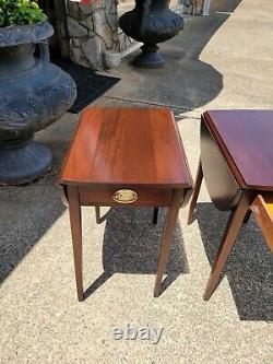 Fantastic American Chippendale Pembroke Tables In Mahogany 20th century