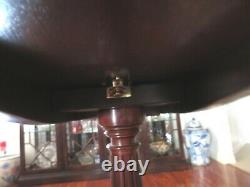 HICKORY CHAIR SOLID MAHOGANY PIE CRUST TILT TOP TABLE 30 Diameter