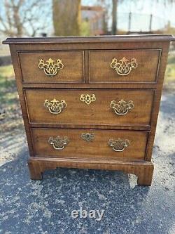 Henredon Folio Fourteen Georgian Mahogany Nightstand Chest Table 3 Drawers