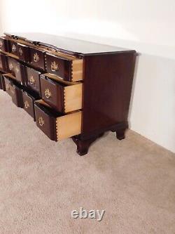 Kindel Furniture Chippendale 9 Drawer Mahogany Blockfront Long Chest Dresser