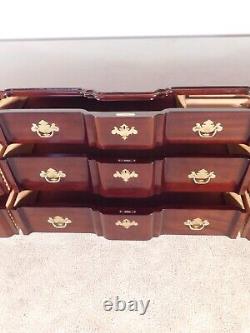 Kindel Furniture Chippendale 9 Drawer Mahogany Blockfront Long Chest Dresser