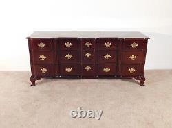 Kindel Furniture Chippendale 9 Drawer Mahogany Blockfront Long Chest Dresser