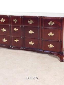 Kindel Furniture Chippendale 9 Drawer Mahogany Blockfront Long Chest Dresser