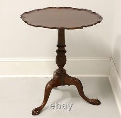 Late 20th Century Carved Mahogany Chippendale Tilt-Top Pie Crust Table