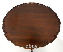 Late 20th Century Mahogany Chippendale Tilt-Top Pie Crust Table