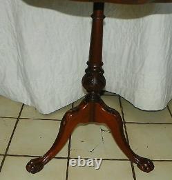 Mahogany Carved Pie Crust Chippendale Lamp Table / Parlor Table (T246)