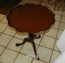 Mahogany Carved Pie Crust Chippendale Lamp Table / Parlor Table (T246)