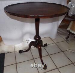 Mahogany Carved Pie Crust Chippendale Lamp Table / Side Table (RP-T824)