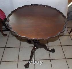 Mahogany Carved Pie Crust Chippendale Parlor Table / Lamp Table Imperial (T762)