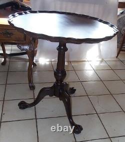 Mahogany Carved Pie Crust Chippendale Parlor Table / Lamp Table Imperial (T762)
