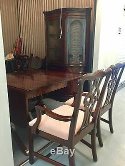 Mahogany White Co. Dining Room Set- table 6 chairs 2 Leaves and side board