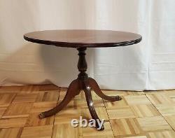 Oval Mahogany Chippendale Style End Table Grand Rapids