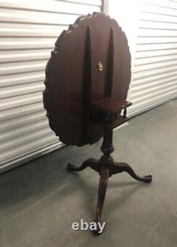 Reproduction 18th Century Chippendale Mahogany Pie Crust Tilt Top TableOpens in