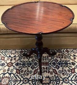 Round Mahogany Scalloped Edge Pie Crust Pedestal Table c1930