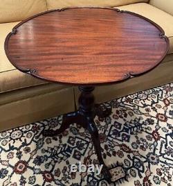 Round Mahogany Scalloped Edge Pie Crust Pedestal Table c1930